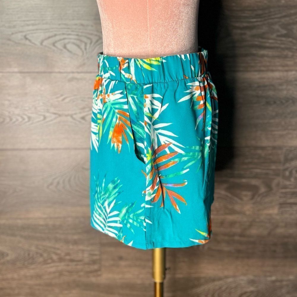 Revolve Three Eighty-Two Lightweight Tropical Sho… - image 7